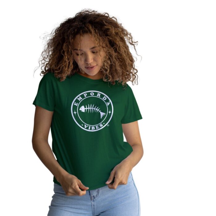 Samarreta color verd amb logo blanc davant.