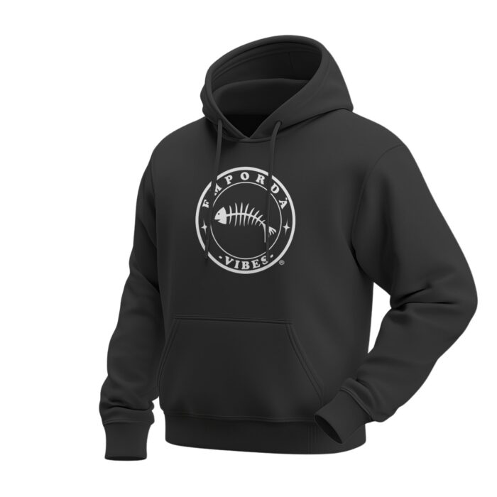 Dessuadora color negre amb logo blanc davant.