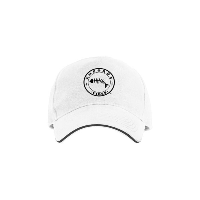 Gorra sport blanca amb logo negre.