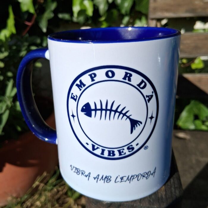 Tassa de ceràmica sublimada
 Empordà Vibes.
Capacitat de 330ml.