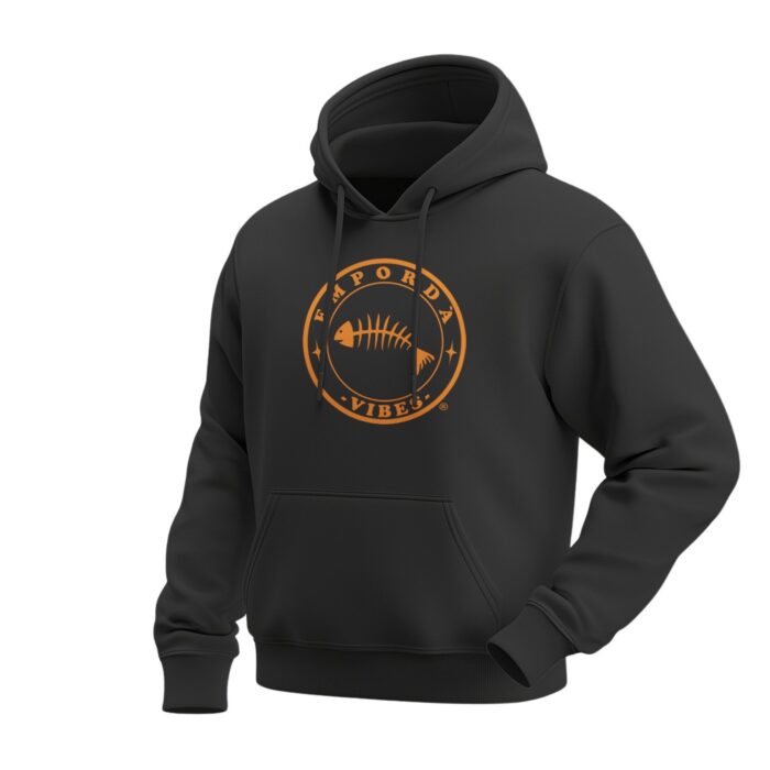 Dessuadora color negre amb logo taronja davant.